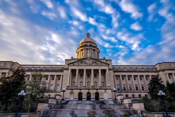 Picture of Kentucky state capitol building with a blue sky in the background