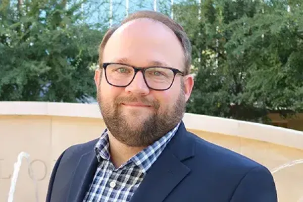 Headshot photo of Dr. Stephen Lusch